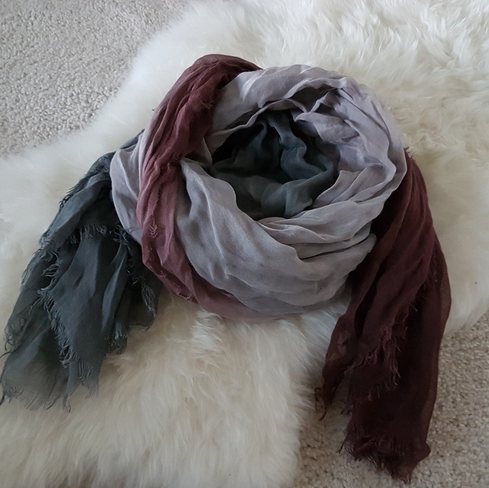 Tilo Scarf